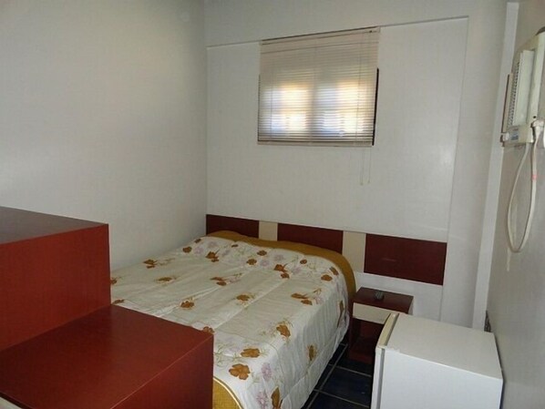 Minibar, rollaway beds