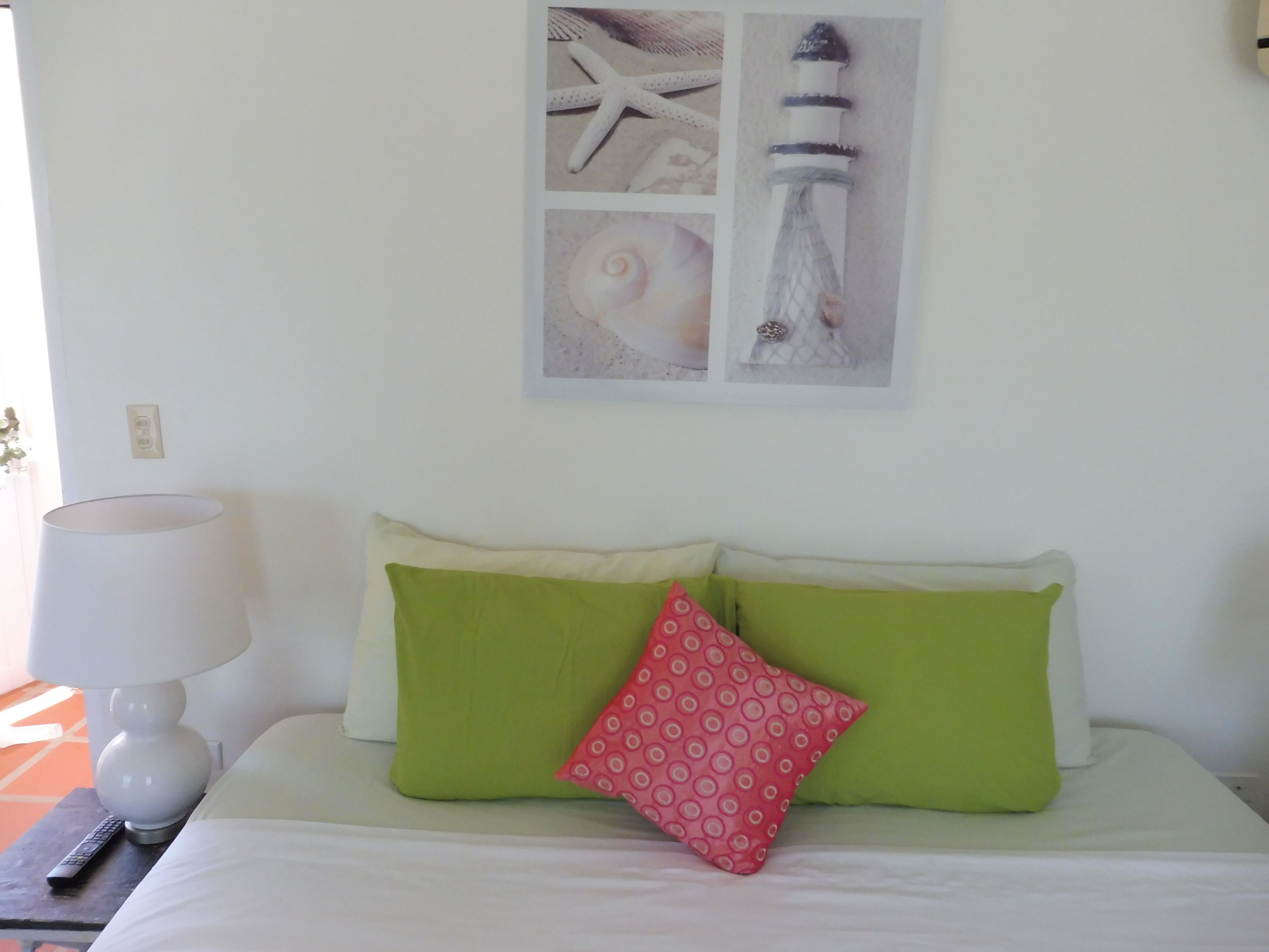 twin room | premium bedding, pillow-top beds, minibar, in-room safe