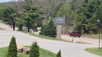 Standardzimmer, 1 Queen-Bett, Balkon (2nd floor) | Terrasse/Patio