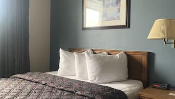 Standard Room, 1 Queen Bed, Balcony (2nd floor) | Premium bedding, iron/ironing board, free WiFi, bed sheets