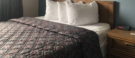 Standardzimmer, 1 Queen-Bett, Balkon (2nd floor) | Hochwertige Bettwaren, Bügeleisen/Bügelbrett, kostenloses WLAN
