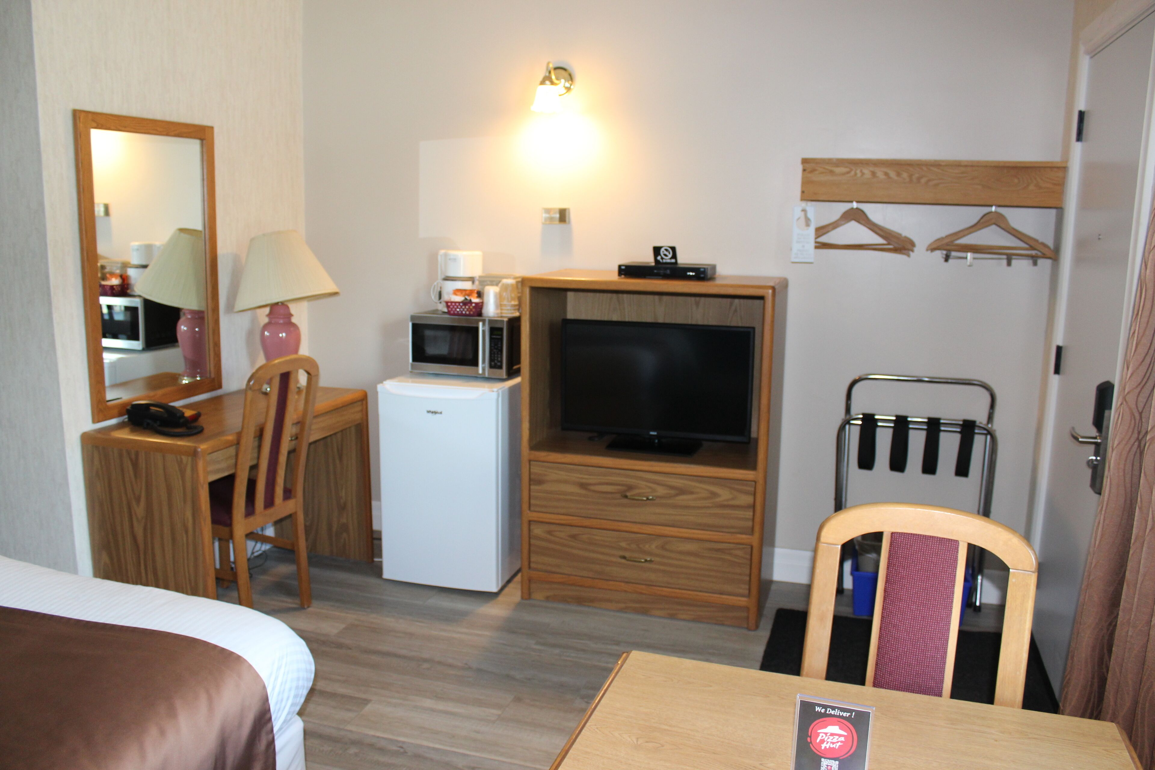 Chambre Standard, 2 lits doubles | Téléviseur