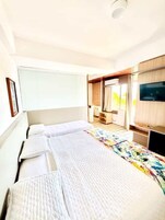 Quarto triplo standard | Frigobar, escrivaninha, cortinas blackout, Wi-Fi de cortesia