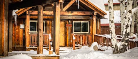 Rendezvous Cabin (2 Queen) | 1 camera, biancheria da letto di alta qualità, Wi-Fi gratuito, lenzuola
