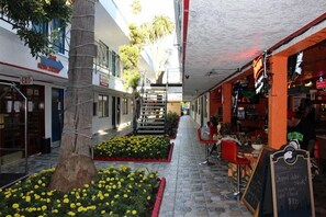 تناول الطعام بالخارج