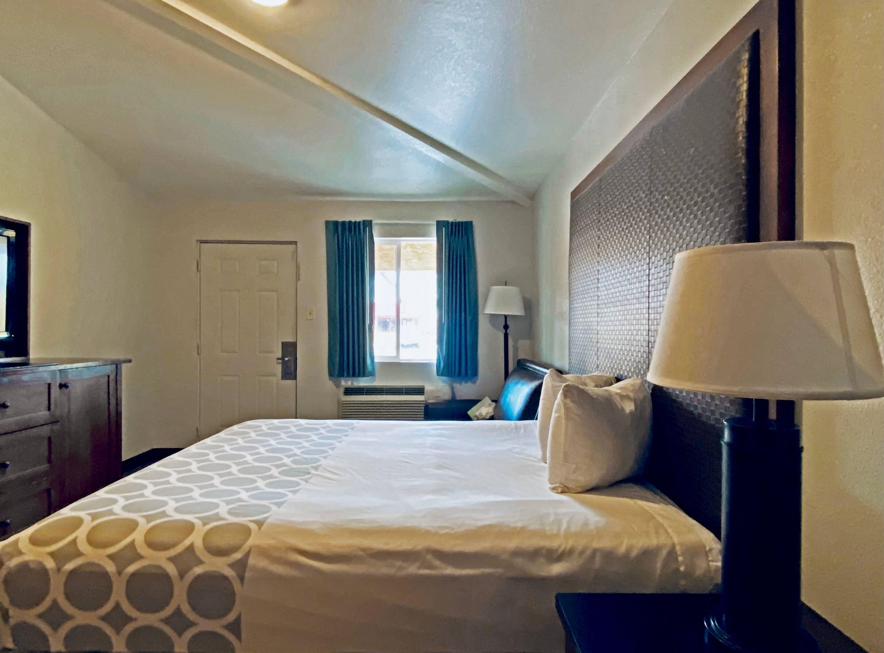 Hypo-allergenic bedding, Select Comfort beds, desk, free WiFi