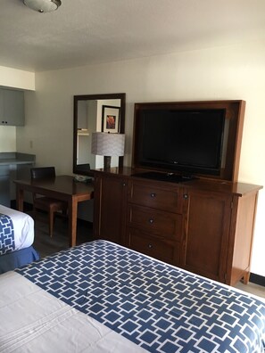 Standard Room, 2 Queen Beds, Non Smoking | Hypo-allergenic bedding, Select Comfort beds, desk, free WiFi - Rodeway Inn Old Town Scottsdale (Scottsdale)