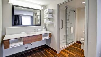 Studio, 1 King Bed, Non Smoking, Refrigerator & Microwave | Bathroom