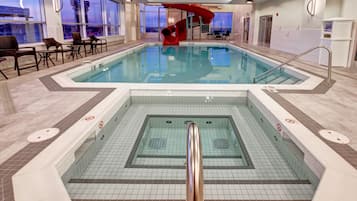 Una piscina techada