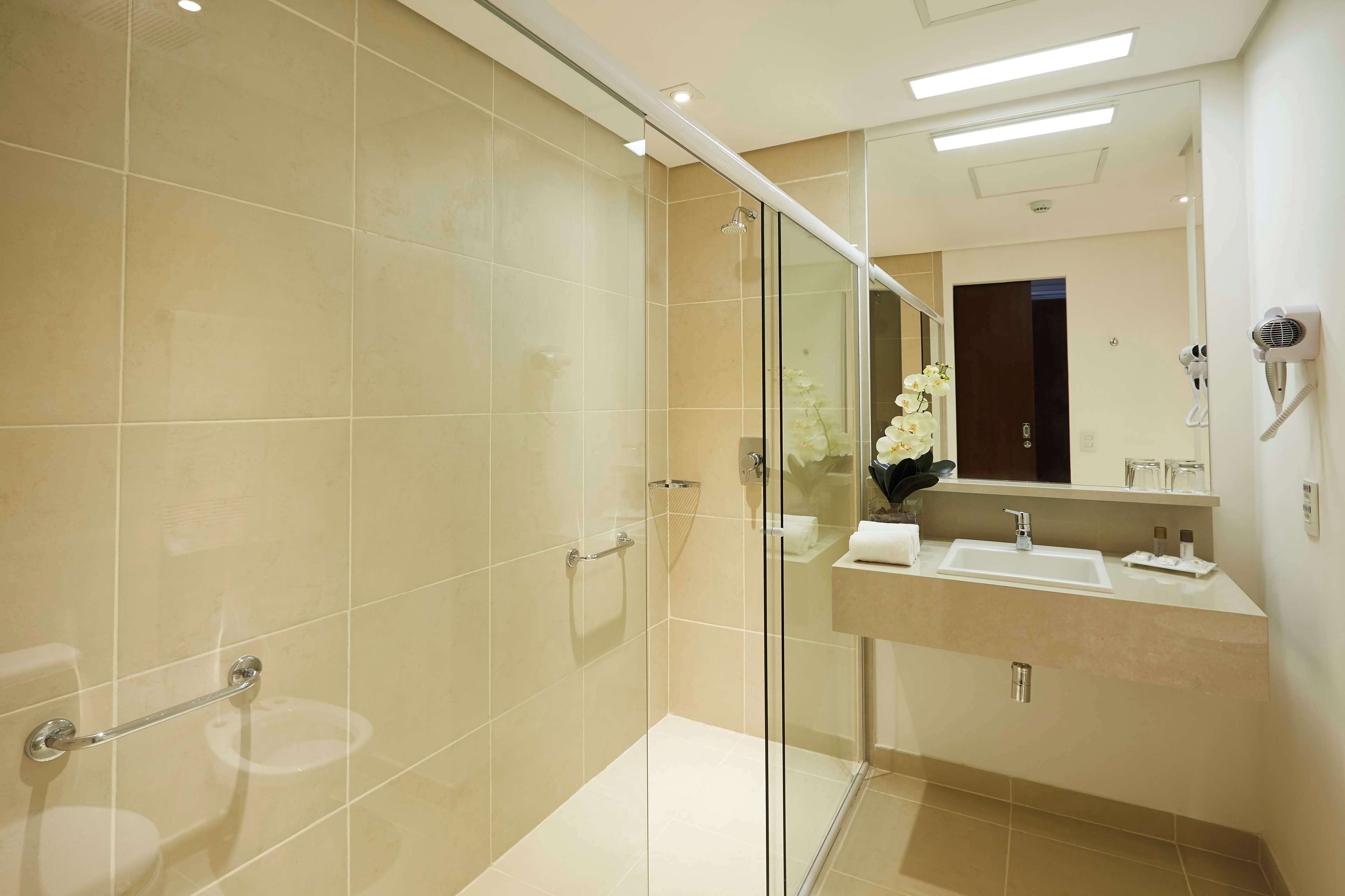 eco-friendly toiletries, towels