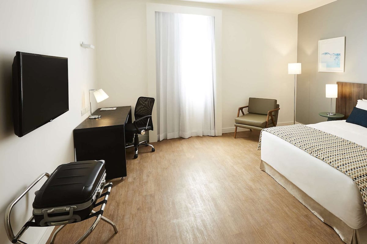 Minibar, in-room safe, desk, soundproofing
