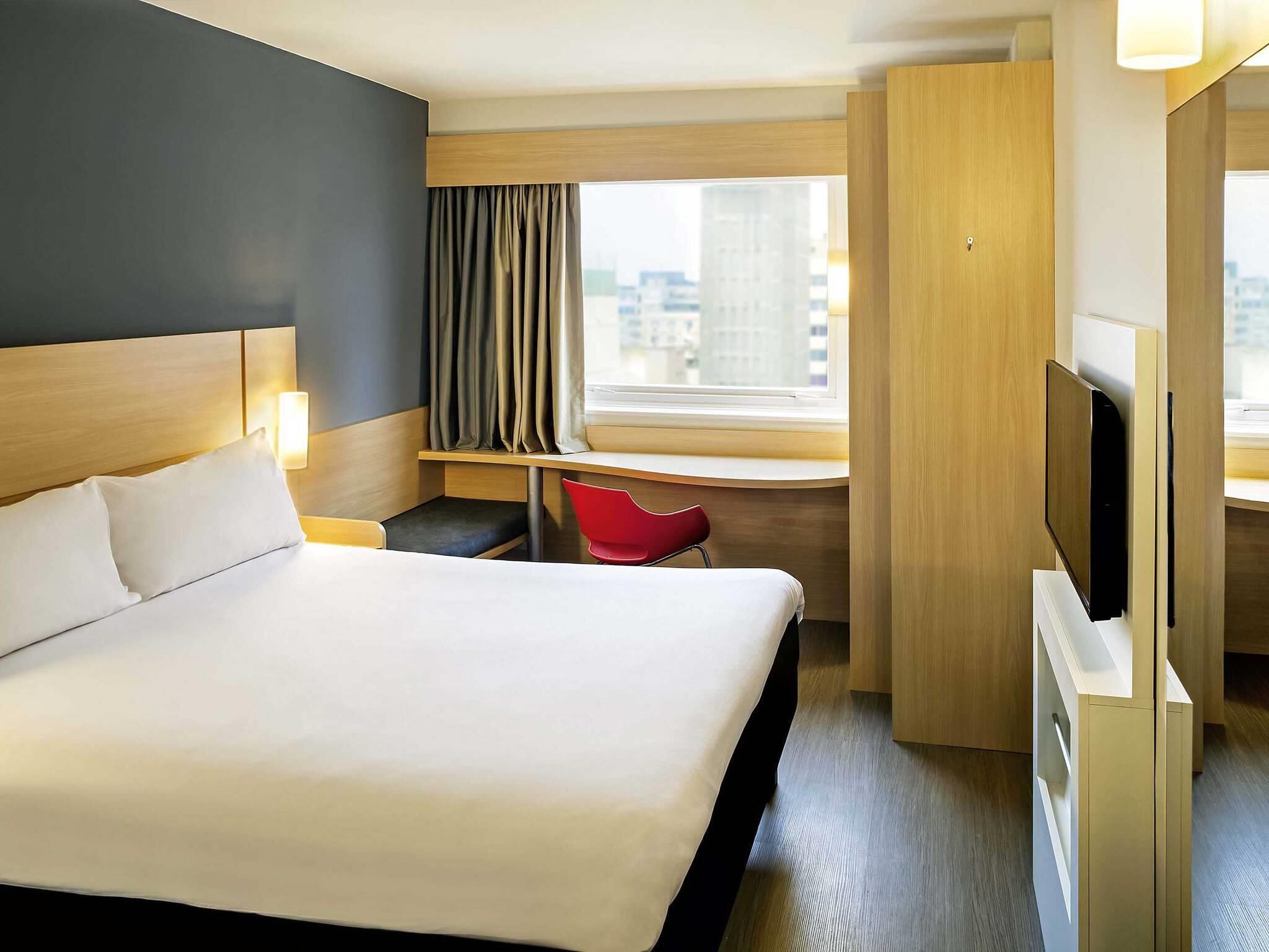 Habitación estándar, 1 cama doble | Minibar, caja fuerte, escritorio y sistema de insonorización