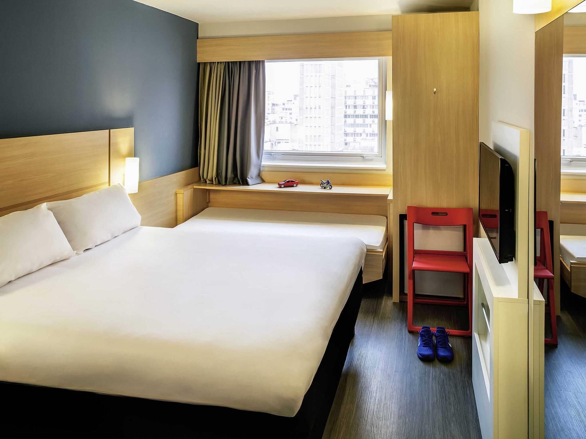 Habitación estándar, 1 cama doble | Minibar, caja fuerte, escritorio y sistema de insonorización