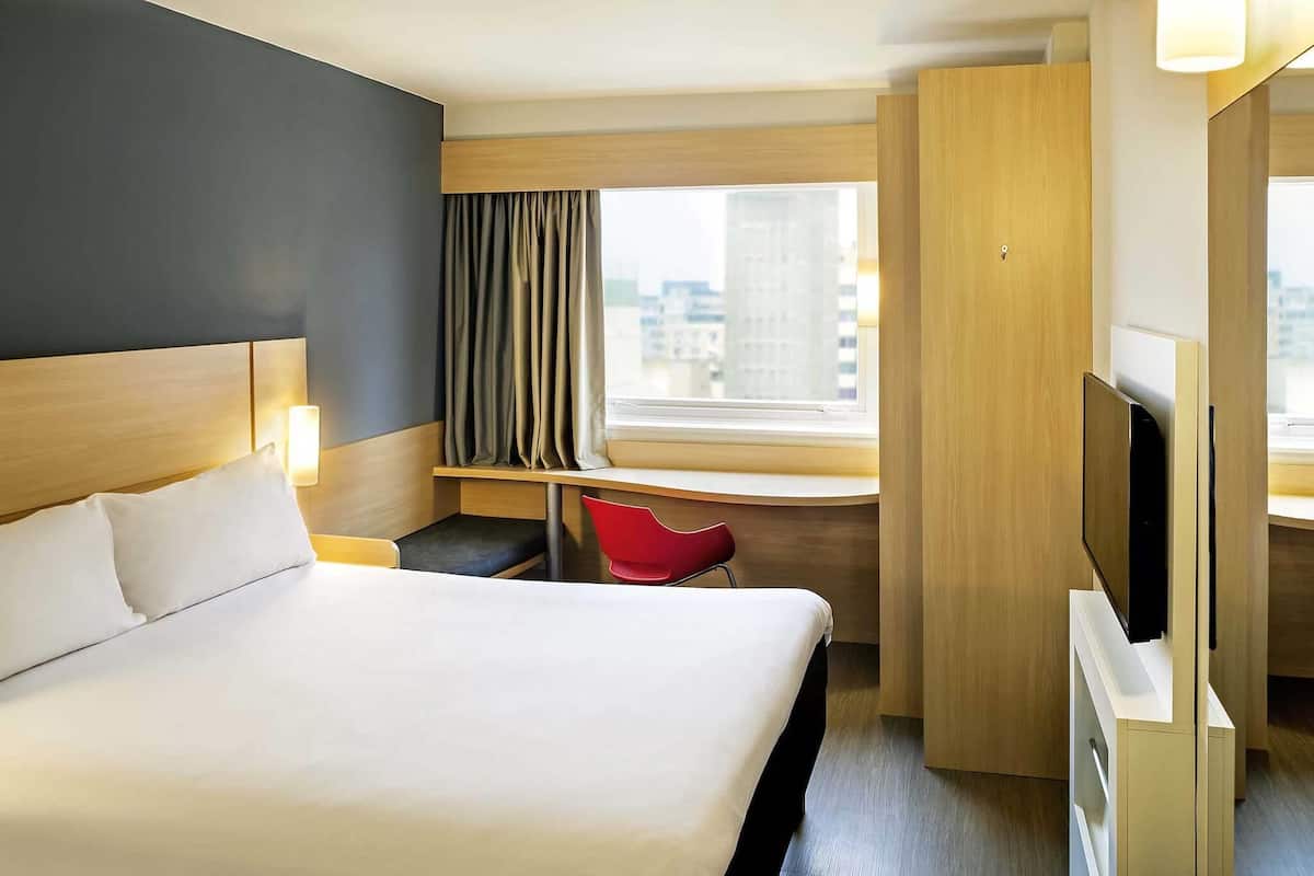 Quarto standard, 1 cama de casal | Frigobar, cofres nos quartos, escrivaninha, quartos à prova de som