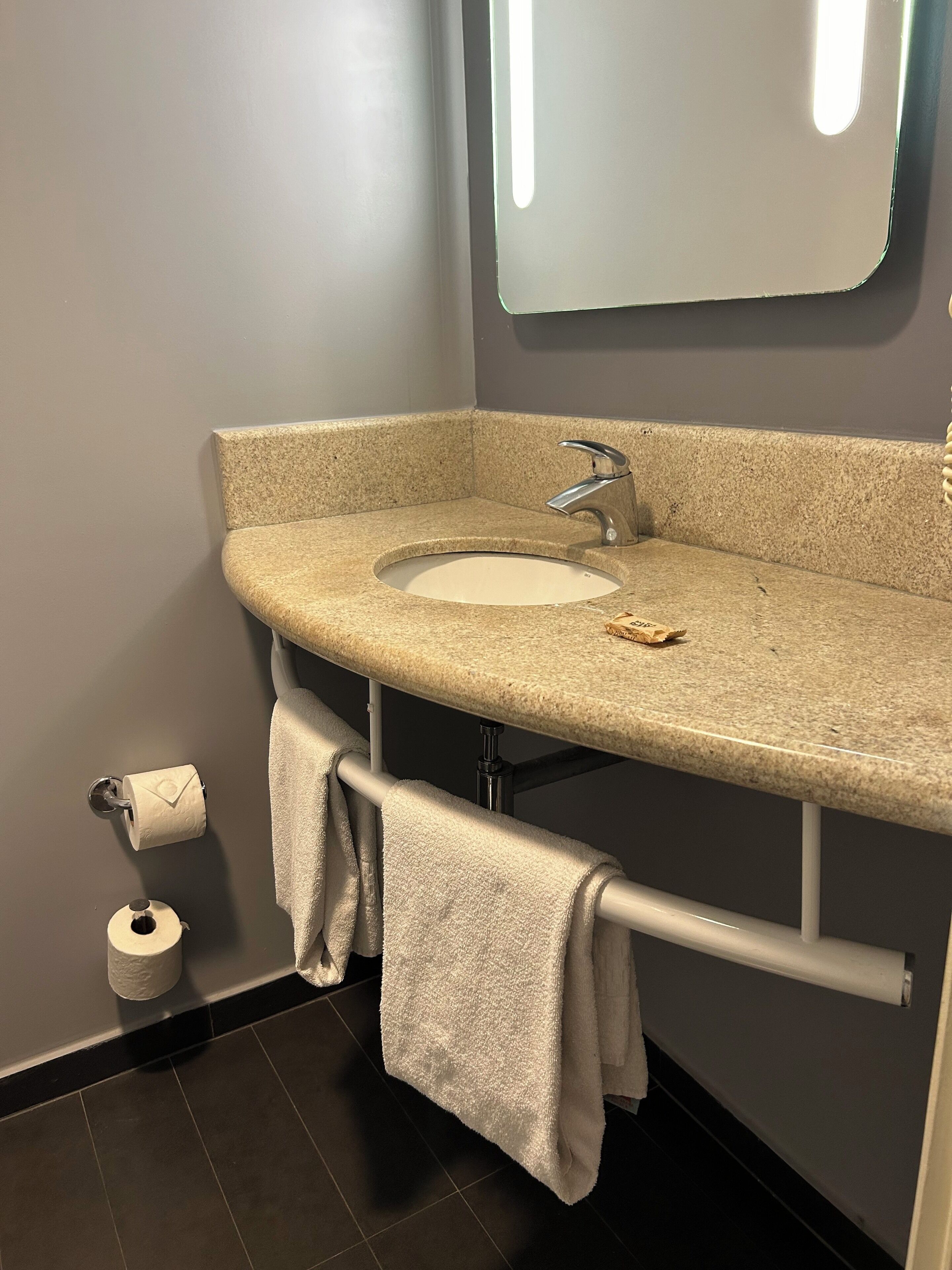 standard room, 1 double bed | bathroom | shower, eco-friendly toiletries, hair dryer, towels