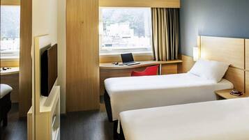 Chambre Standard, 2 lits une place | Minibar, coffres-forts dans les chambres, bureau, chambres insonorisées