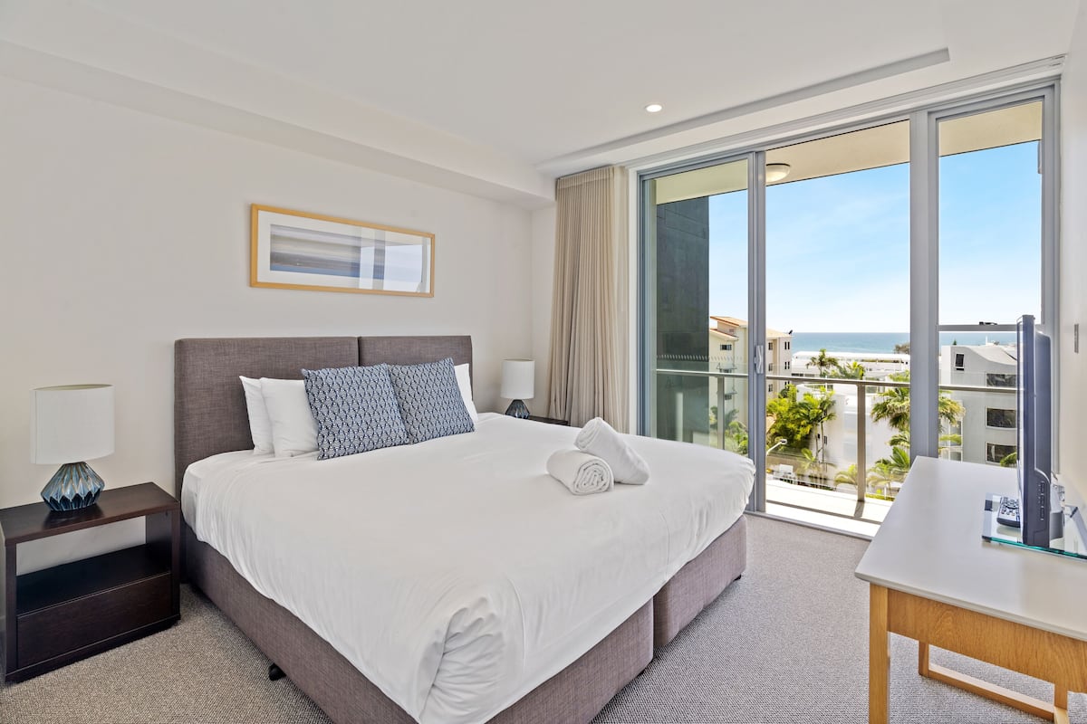 Appartement, uitzicht op zee (2.5 Bedroom) | 1 slaapkamer, een laptopwerkplek, geluiddichte muren