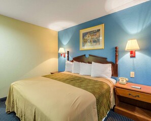 Standard Room, 1 King Bed, Non Smoking | Desk, free WiFi, bed sheets - Rodeway Inn South Houston (South Houston)