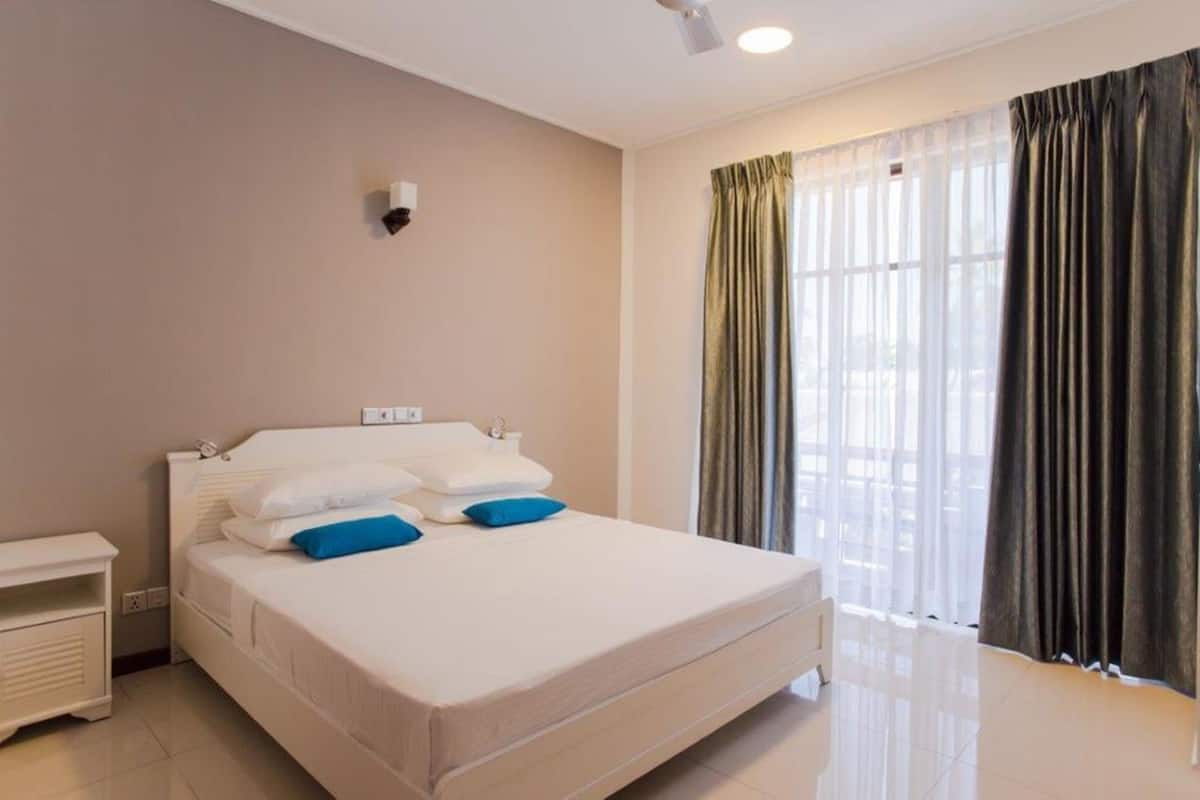 In-room safe, desk, iron/ironing board (on request), cribs (free)