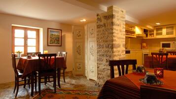 Check-in/check-out kiosk