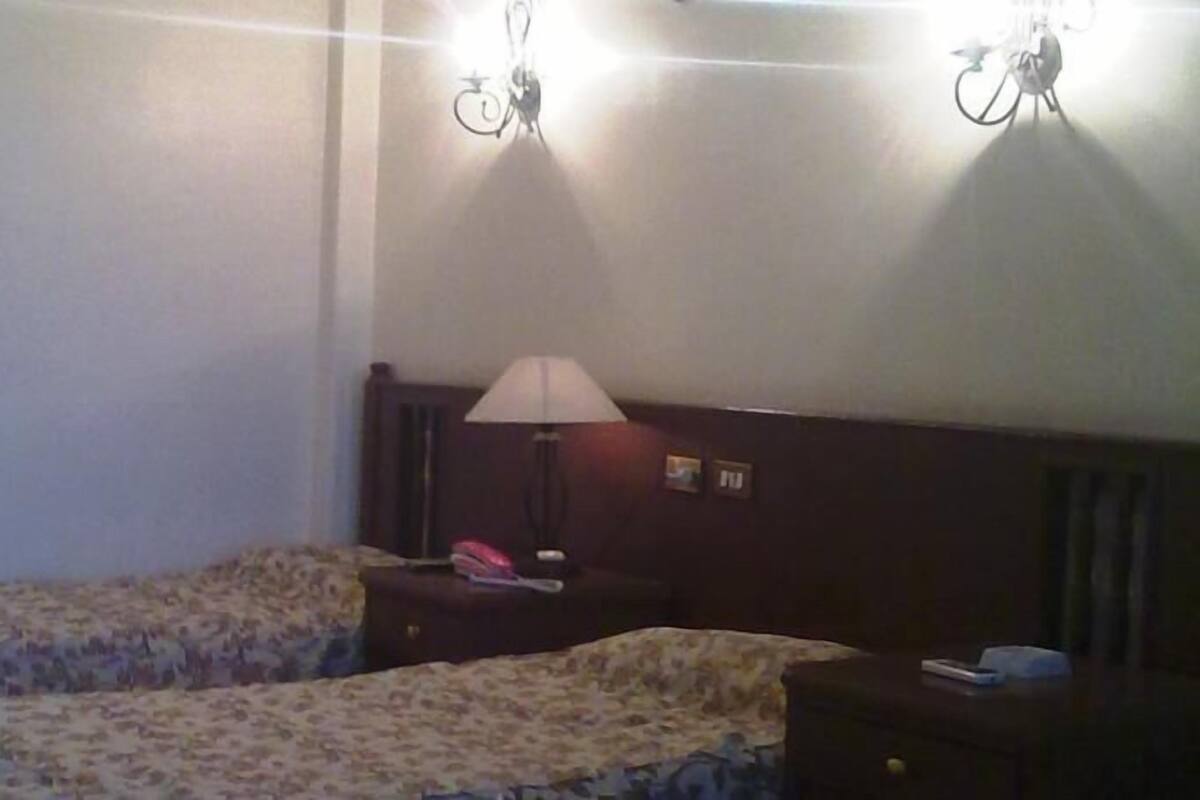 Minibar, free WiFi, bed sheets