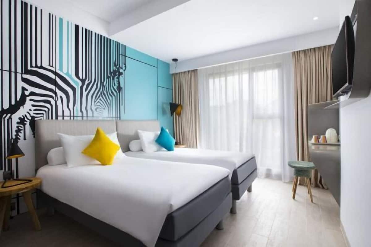 1 bedroom, premium bedding, in-room safe, desk