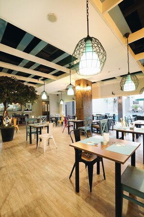 Restaurant - Kamaniiya Petitenget Seminyak (Seminyak)