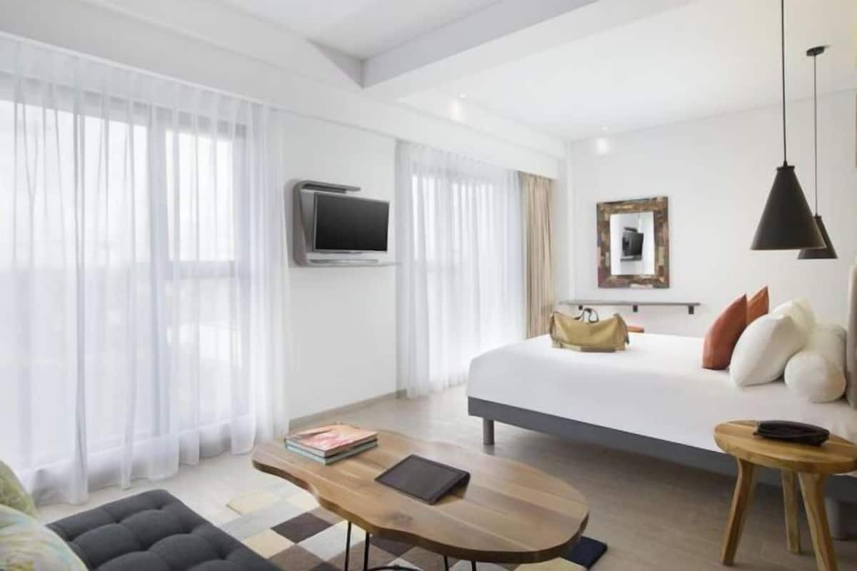 1 bedroom, premium bedding, in-room safe, desk