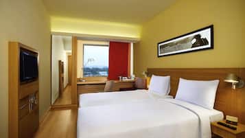 Premium bedding, in-room safe, desk, blackout drapes