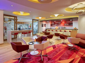 Premium bedding, in-room safe, desk, blackout curtains - ibis Chennai City Centre Hotel (Chennai)