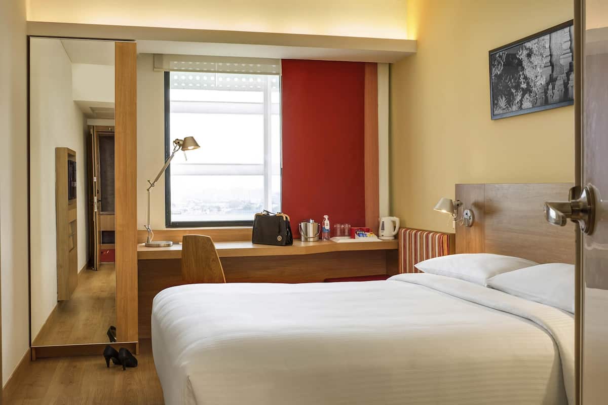 Standard Room (Twin Bed), (with Extra Benefits) | Premium bedding, in-room safe, desk, blackout curtains