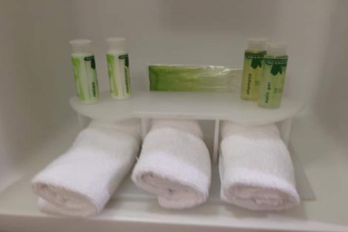 egyptian cotton sheets, premium bedding, in-room safe, desk