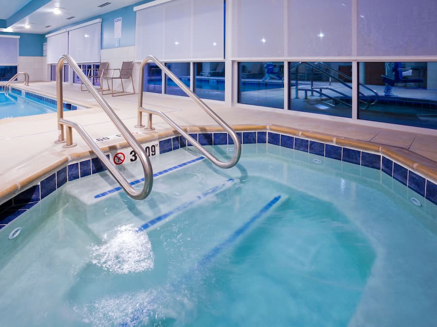 Indoor pool, pool loungers