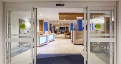 Holiday Inn Express & Suites Des Moines Downtown by IHG