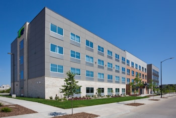 Holiday Inn Express & Suites Des Moines Downtown by IHG