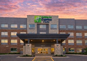 A Holiday Inn Express building with a brick facade, multiple windows, and a covered entrance. - Holiday Inn Express & Suites Des Moines Downtown by IHG (Des Moines)