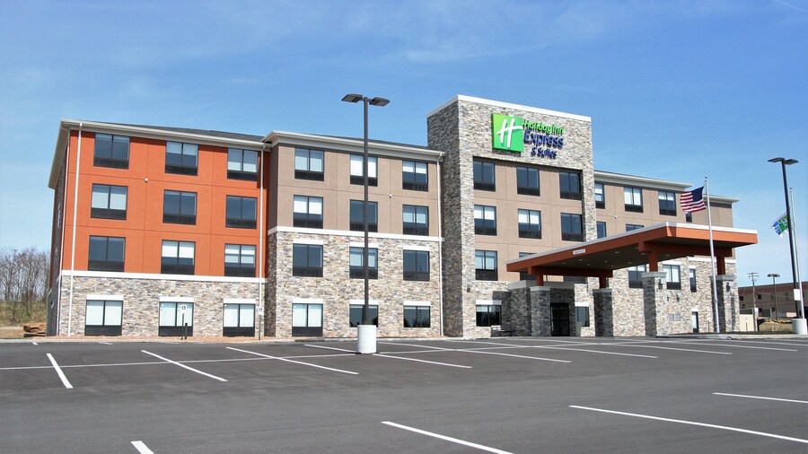 Holiday Inn Express & Suites Clarion by IHG