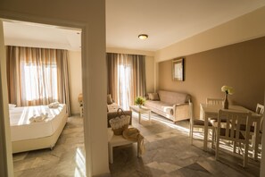 LCD TV - Golden Bay Suites (Chania)