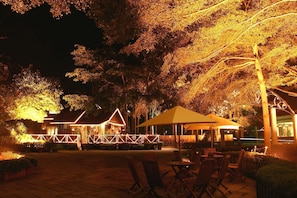 Outdoor dining - Atunas Holiday Country (Dapu)