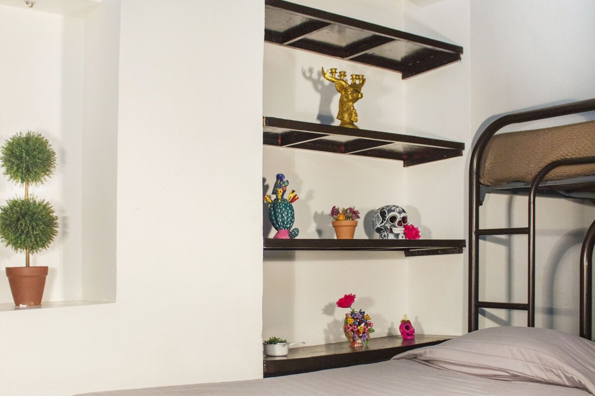 Dortoir Partagé, femmes uniquement (Bed In)