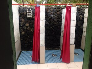 Beach Fale | Bathroom | Shower, towels, toilet paper - Faofao Beach Fales (Saleapaga)