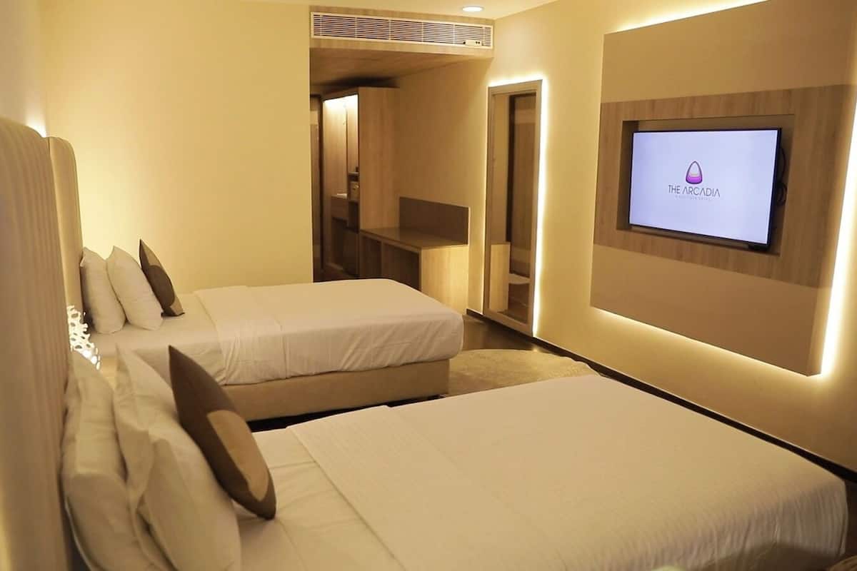 Executive Double Room, 1 Bedroom | 1 bedroom, minibar, in-room safe, desk