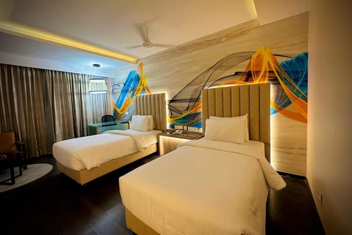 Deluxe Double Room, 1 Bedroom, Smoking, City View | 1 bedroom, minibar, in-room safe, desk