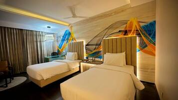 Deluxe Double Room, 1 Bedroom, Smoking, City View | 1 bedroom, minibar, in-room safe, desk