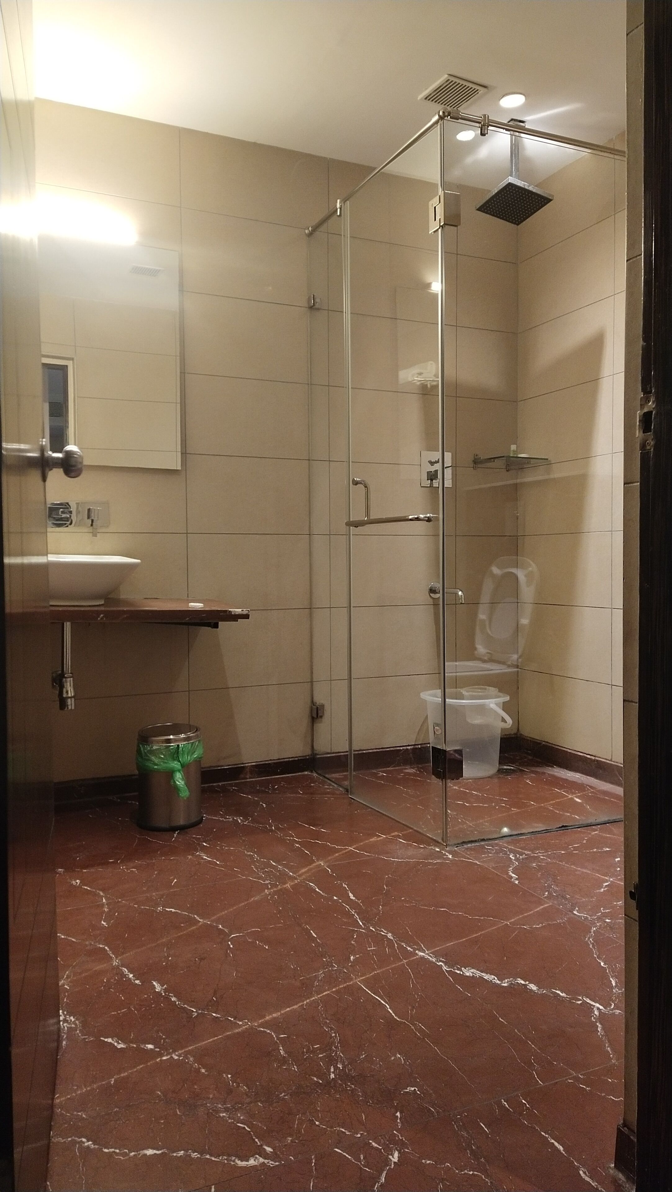 shower, rainfall showerhead, free toiletries, hair dryer