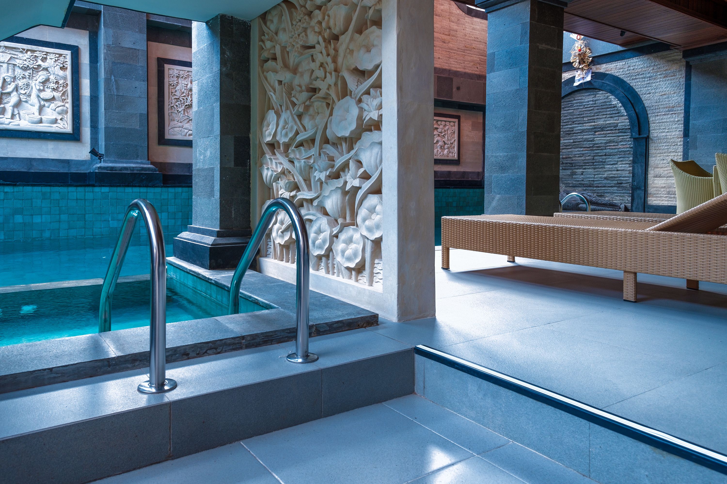 Innenpool, Liegestühle