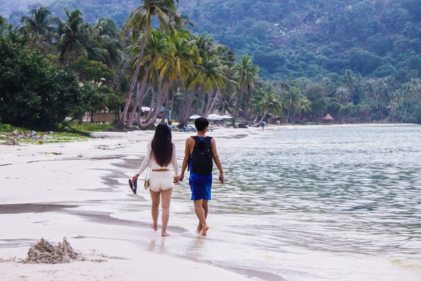 Beach nearby - Praha Hotel (Phu Quoc)