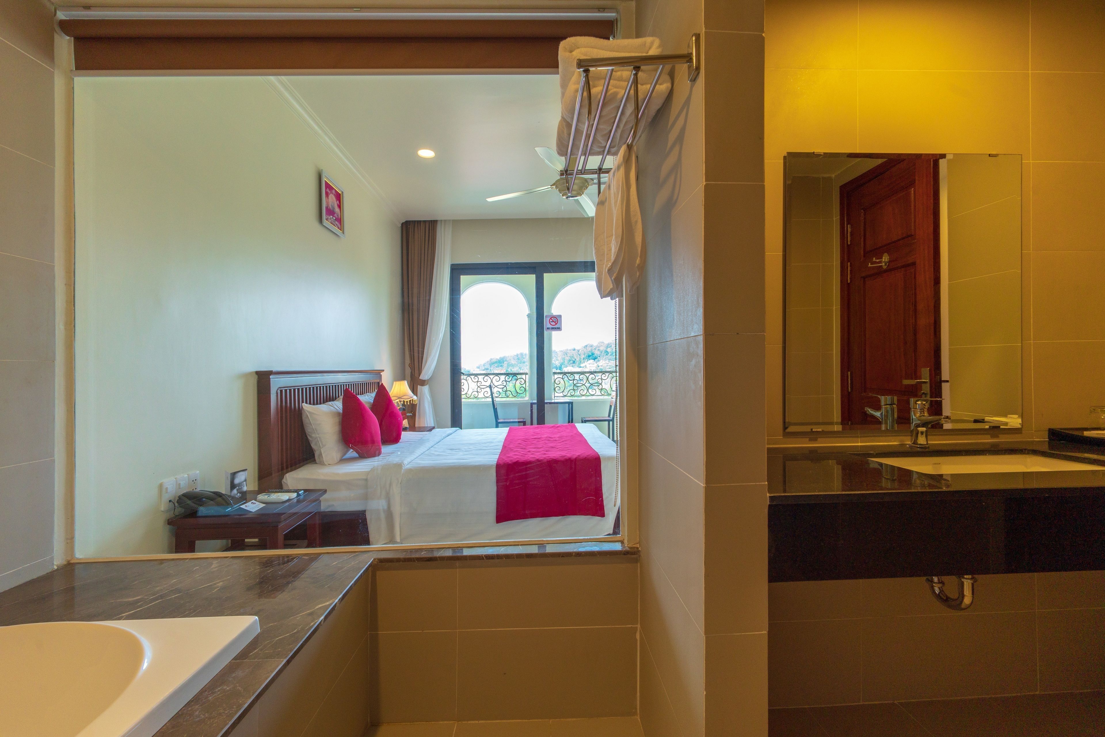 Hypo-allergenic bedding, minibar, in-room safe, desk