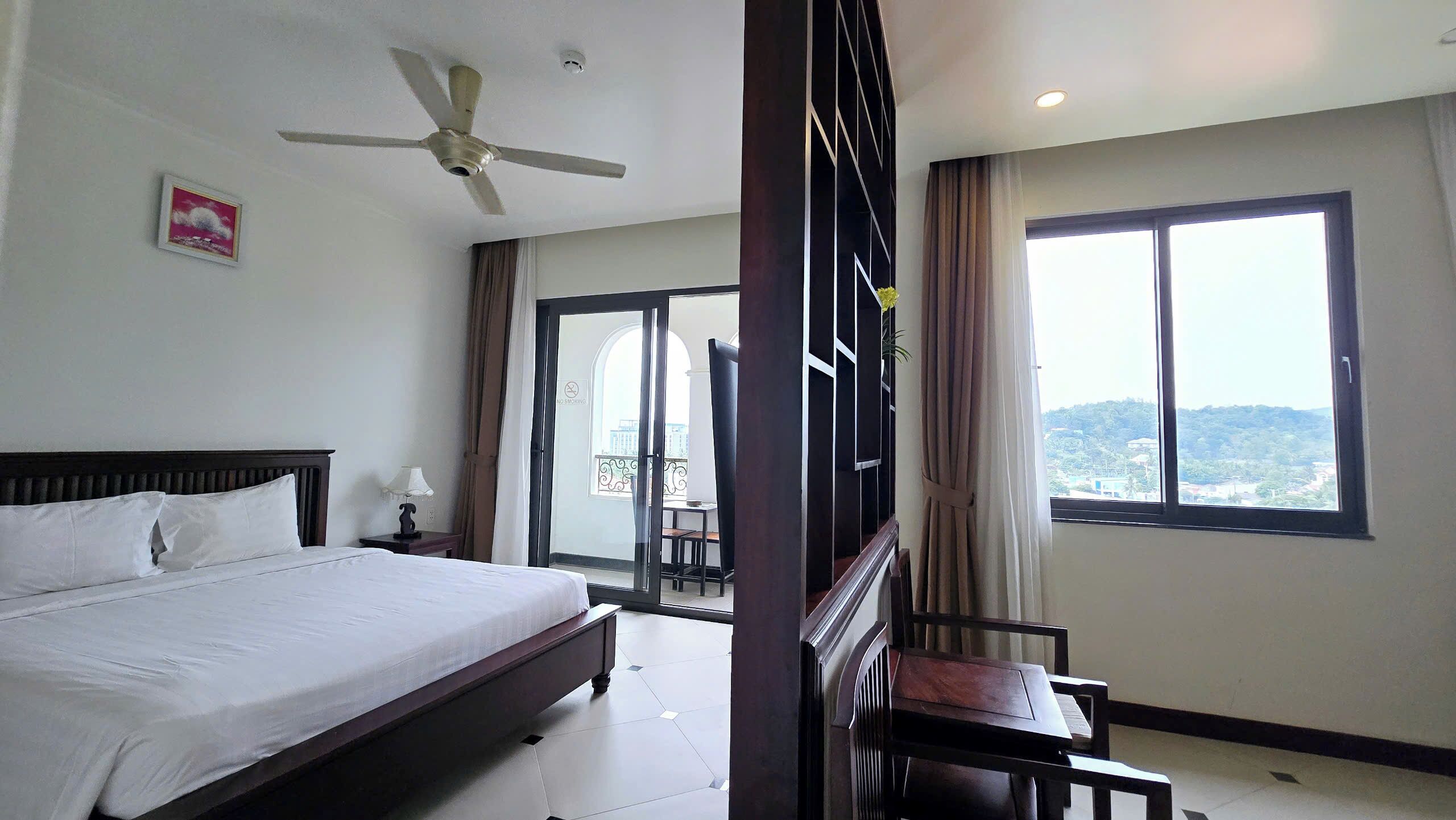 vip suite | living area | 32-inch lcd tv with cable channels, tv