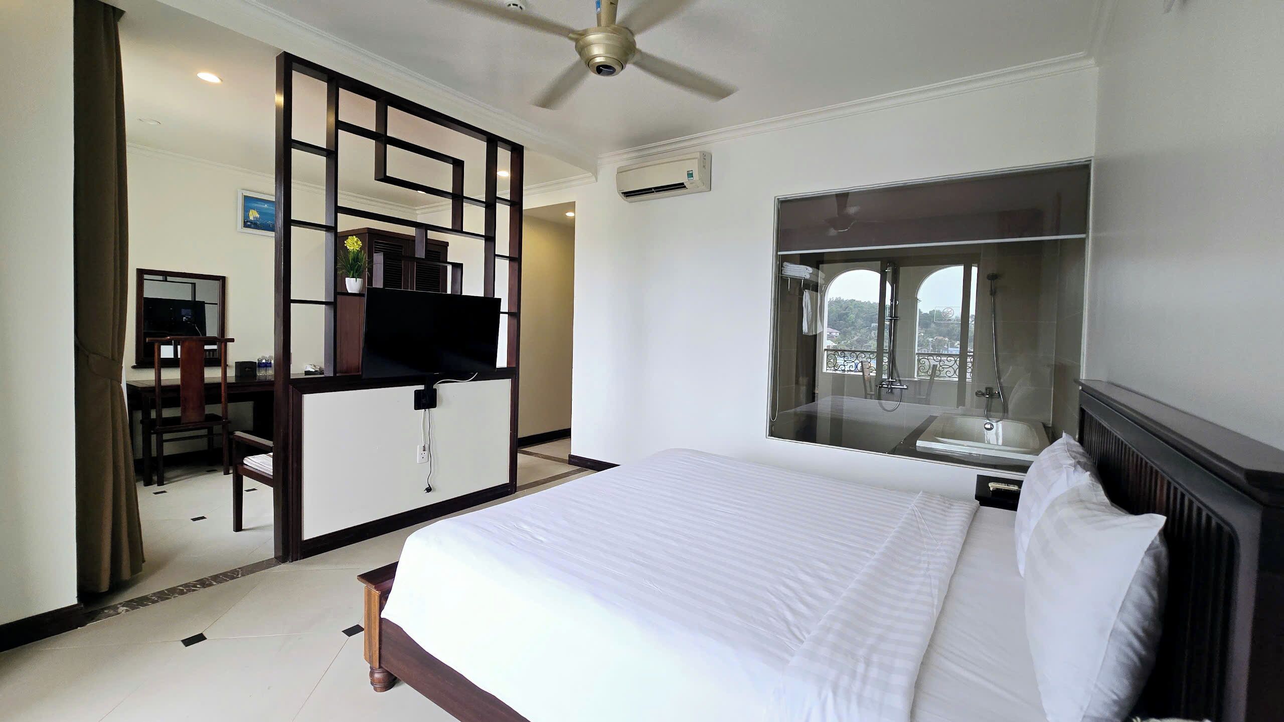 vip suite | 1 bedroom, hypo-allergenic bedding, minibar, in-room safe
